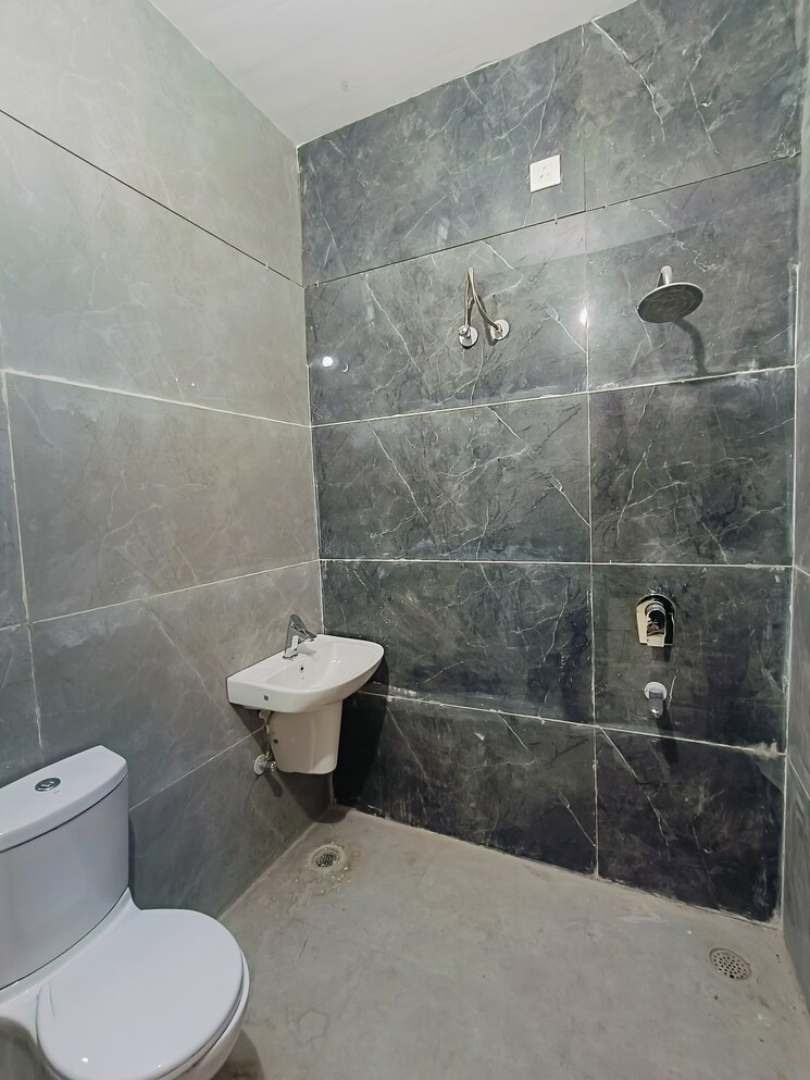Bathroom, sunny enclave 3 Bedroom 1800 Sq.Ft. Apartment In Sunny Enclave Mohali 8786524