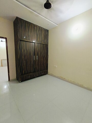 Room in 3 BHK Apartment at Sunny Enclave – for Rent