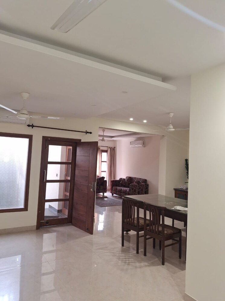 Living Room, sector 16 3 Bedroom 3500 Sq.Ft. Builder Floor In Sector 16 Chandigarh 8786505