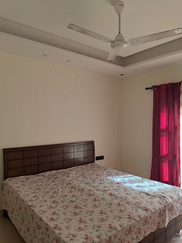 Bedroom in 3 BHK Builder Floor at Sector 16 – for Rent