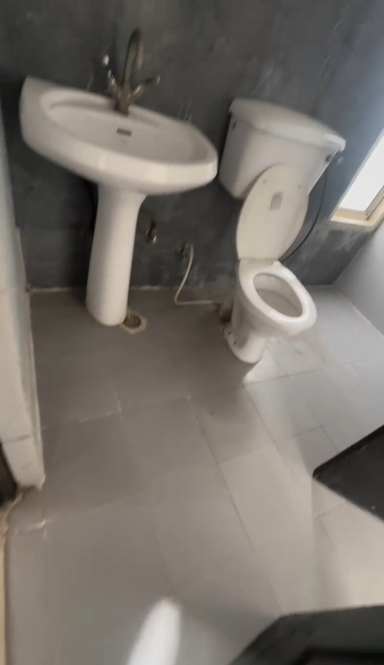 Bathroom, bulland-heights 3 Bedroom 1685 Sq.Ft. Apartment In Sain Vihar Ghaziabad 8786549