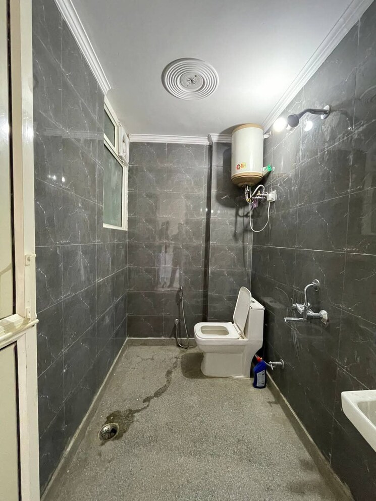 Bathroom, saket 2 Bedroom 700 Sq.Ft. Builder Floor In Saket Delhi 8786568