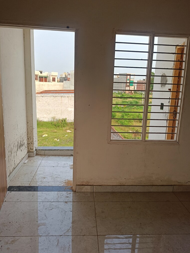 Room, partapur 3 Bedroom 95 Sq.Yd. Independent House In Partapur Meerut 8786582