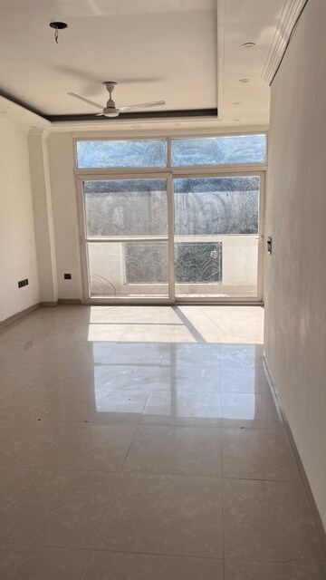 Bathroom in 2 BHK Apartment at RWA Chittaranjan Park Block R, Chittaranjan Park – for Sale