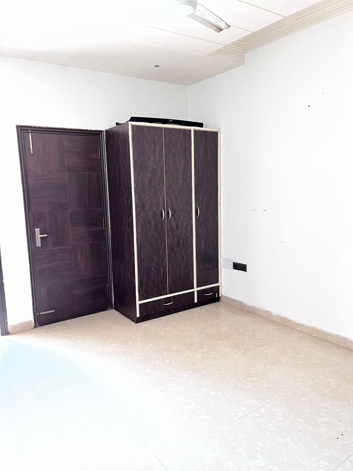 2 BHK + Pooja Room Apartment For Sale in RWA Chittaranjan Park Block R