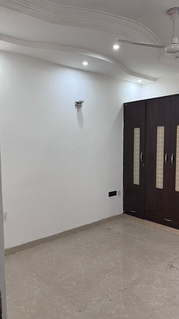 Room in 2 BHK Apartment at RWA Chittaranjan Park Block R, Chittaranjan Park – for Sale