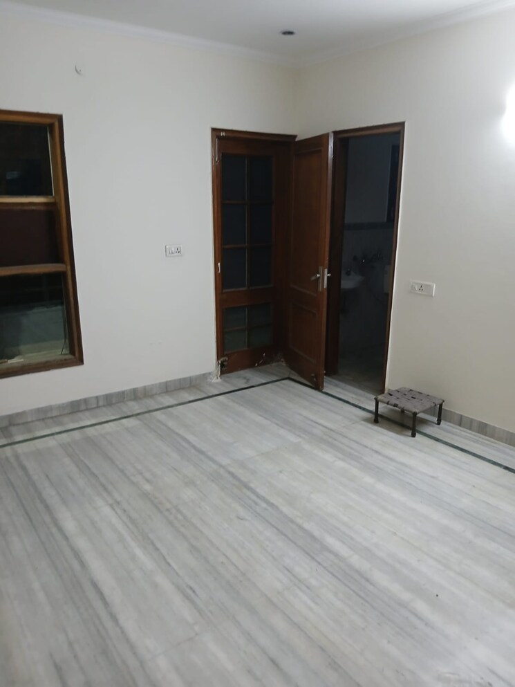 Room, sector 37 3 Bedroom 3000 Sq.Ft. Builder Floor In Sector 37 Chandigarh 8786571