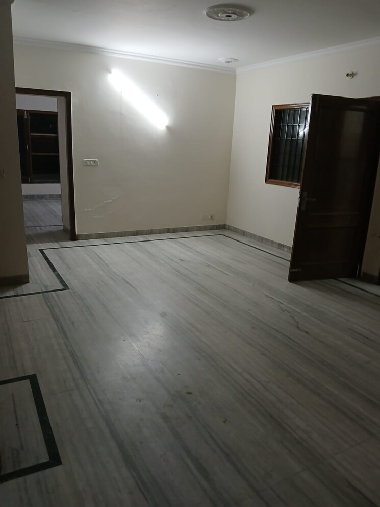 Room, sector 37 3 Bedroom 3000 Sq.Ft. Builder Floor In Sector 37 Chandigarh 8786571