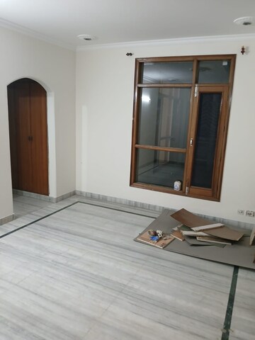Room in 3 BHK Builder Floor at Sector 37 – for Rent
