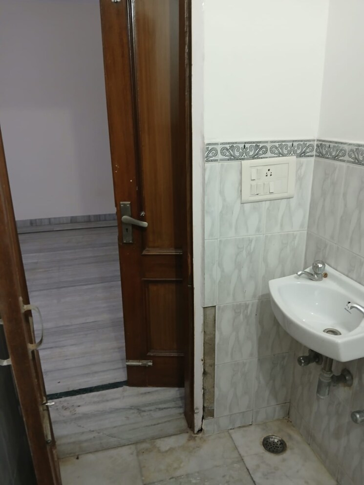 Bathroom, sector 37 3 Bedroom 3000 Sq.Ft. Builder Floor In Sector 37 Chandigarh 8786571