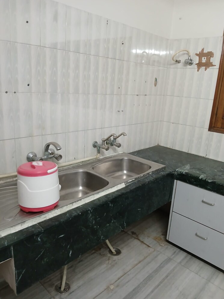 Kitchen, sector 37 3 Bedroom 3000 Sq.Ft. Builder Floor In Sector 37 Chandigarh 8786571