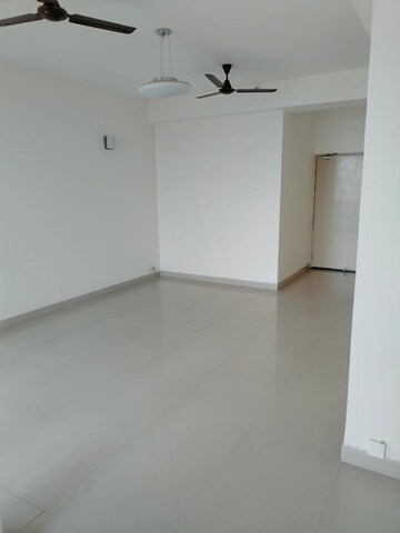 Room in 2 BHK Apartment at Pioneer Park Phase 1, Sector 61 – for Rent
