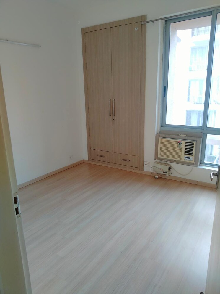 Room, pioneer-park-phase-1 2 Bedroom 1300 Sq.Ft. Apartment In Sector 61 Gurgaon 8786567