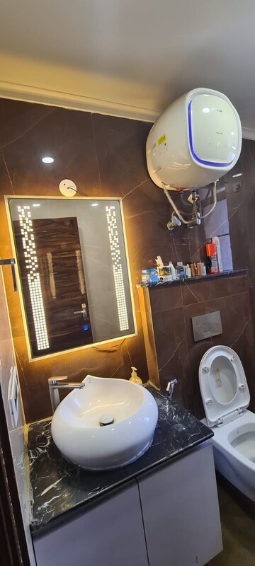 Team Area in 2 BHK Apartment at Pioneer Park Phase 1, Sector 61 – for Rent