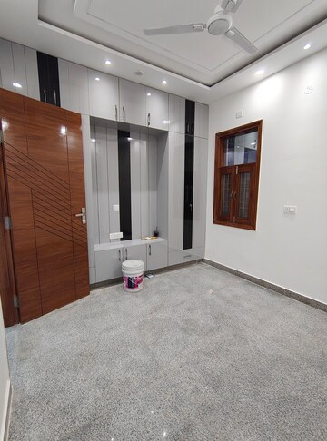 Furnished Amenities in 2 BHK Builder Floor at Rohini Sector 17 – for Rent