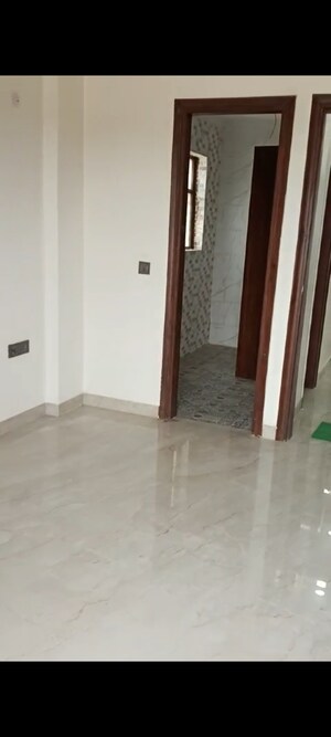 Building Lobby in 3 BHK Builder Floor at Soha Neal City, Sector 98 – for Sale