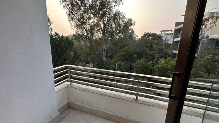 Balcony, defence colony 3 Bedroom 3000 Sq.Ft. Apartment In Defence Colony Delhi 8786615