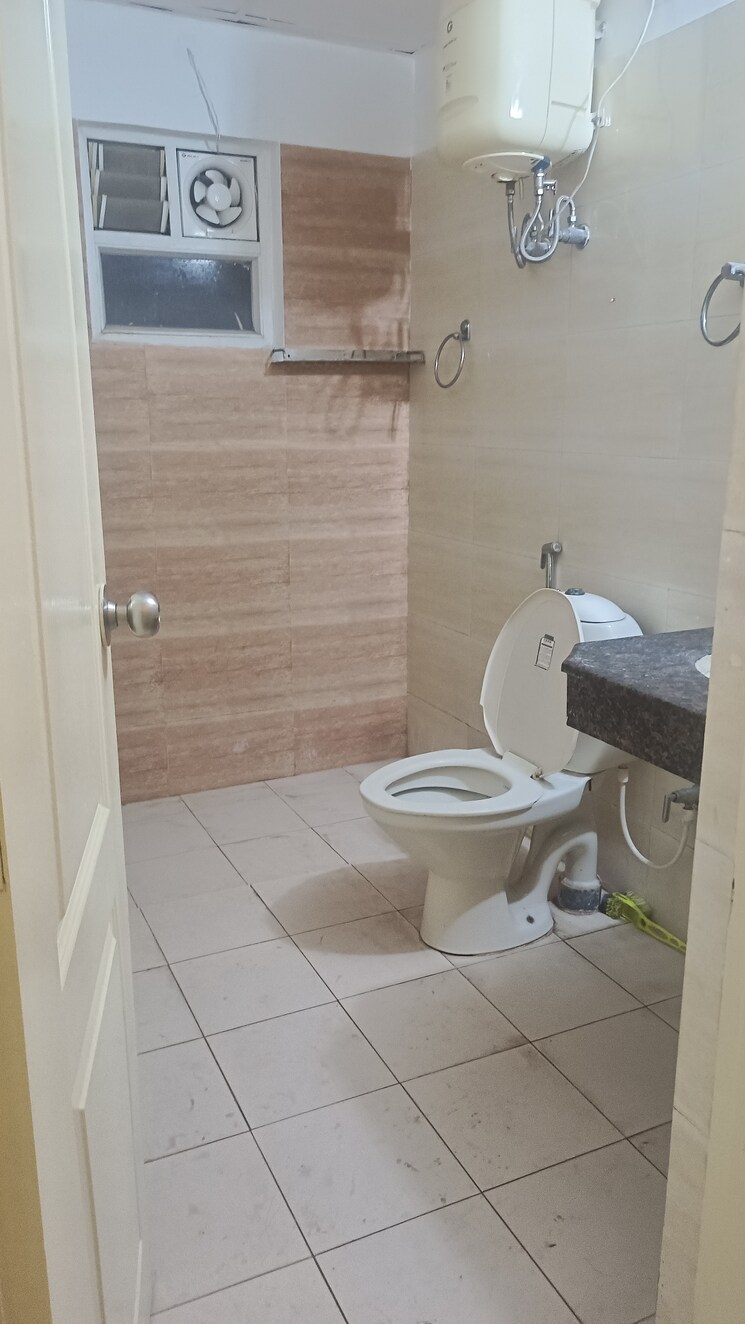 Bathroom, yamuna-bulding 3 Bedroom 1670 Sq.Ft. Apartment In Gomti Nagar Lucknow 8786631