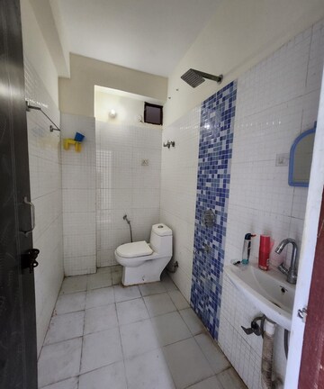 Bathroom in 1 BHK Builder Floor at Maidan Garhi – for Rent