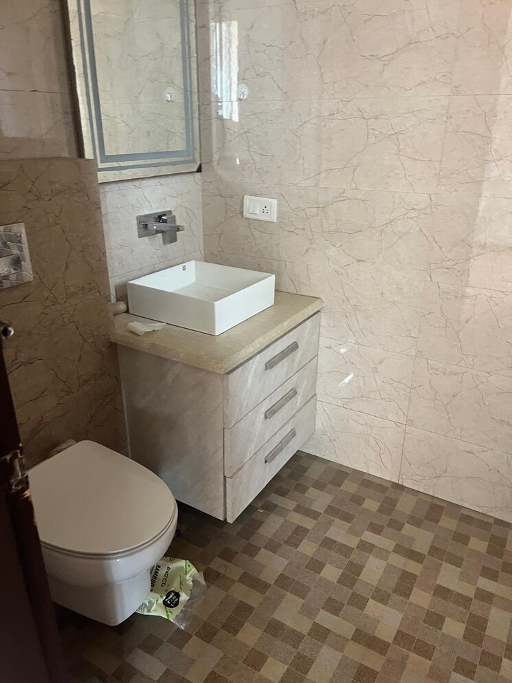 Bathroom, pioneer-park-phase-1 3 Bedroom 1580 Sq.Ft. Apartment In Sector 61 Gurgaon 8786623