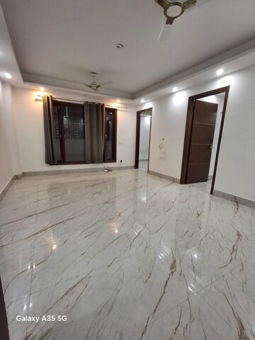 Room in 3 BHK Builder Floor at Saket – for Rent