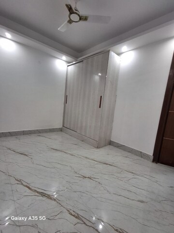 Room in 3 BHK Builder Floor at Saket – for Rent