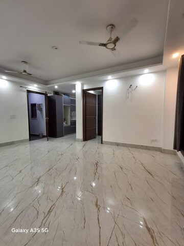 Room in 3 BHK Builder Floor at Saket – for Rent