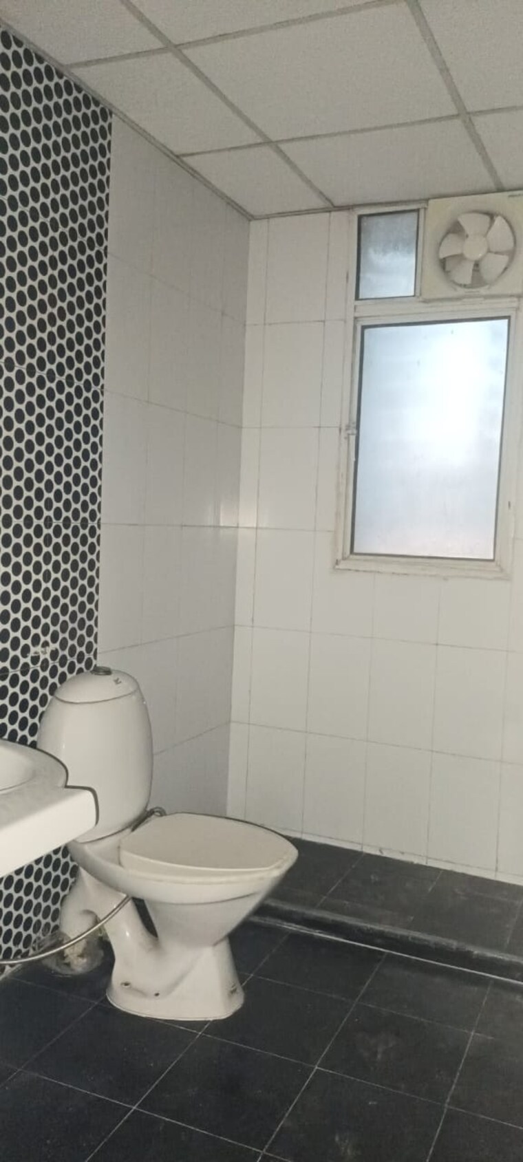 Bathroom, gc-emerald-heights 3 Bedroom 1978 Sq.Ft. Apartment In Vaishali Sector 9 Ghaziabad 8786669