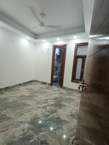 Room in 3 BHK Builder Floor at Saket – for Rent