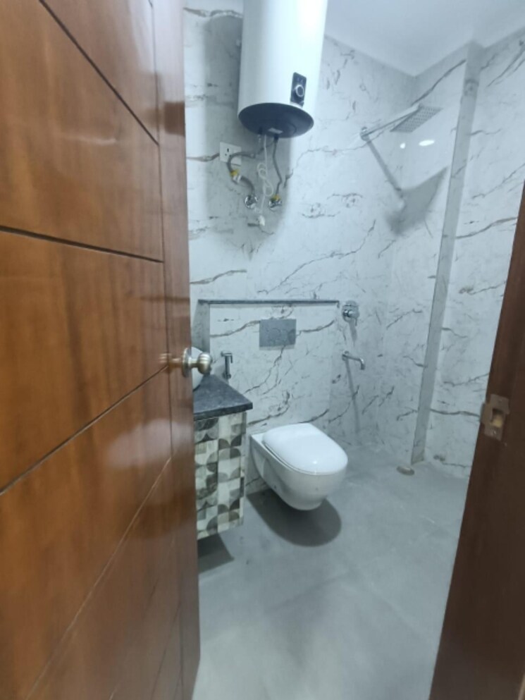 Bathroom, saket 3 Bedroom 1500 Sq.Ft. Builder Floor In Saket Delhi 8786644