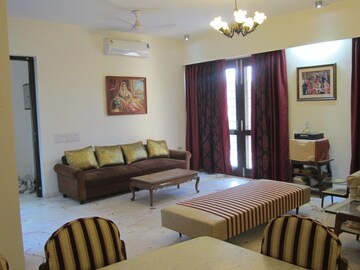 Living Room in 3 BHK Builder Floor at Unitech Palms, South City 1 – for Rent