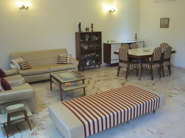 Living Room in 3 BHK Builder Floor at Unitech Palms, South City 1 – for Rent