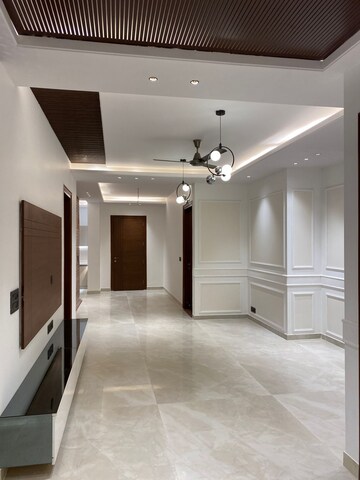 Building Lobby in 3 BHK Builder Floor at Ardee City, Sector 52 – for Sale