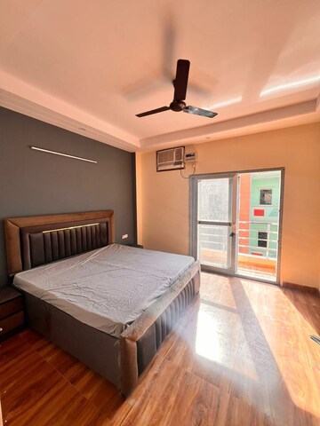 Bedroom in 2 BHK Builder Floor at Sector 43 – for Rent