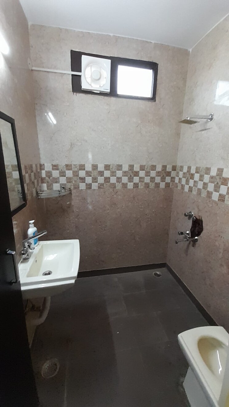 Bathroom, boutique-residential-apartments-c-220 1 Bedroom 450 Sq.Ft. Apartment In Malviya Nagar Delhi 8786674