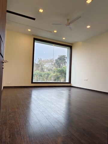Room in 5 BHK Villa at Risland Sky Mansion, Chattarpur – for Rent