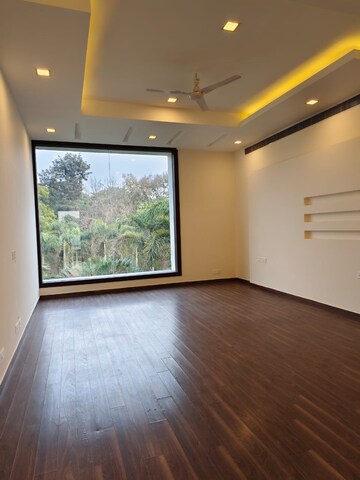 Room in 5 BHK Villa at Risland Sky Mansion, Chattarpur – for Rent