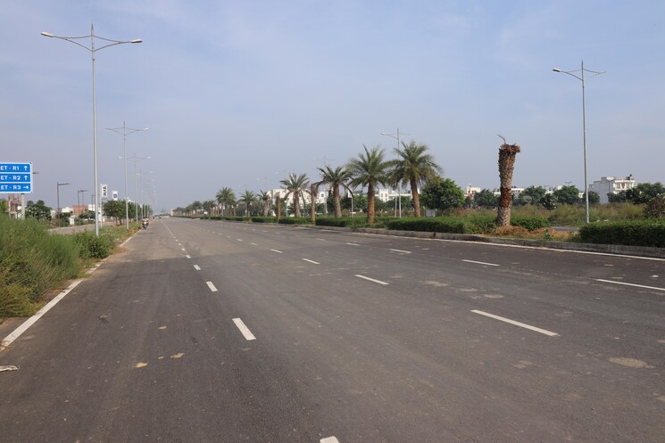  Parking, altus-prime  220 Sq.Yd. Plot In North Mullanpur Chandigarh 8786791