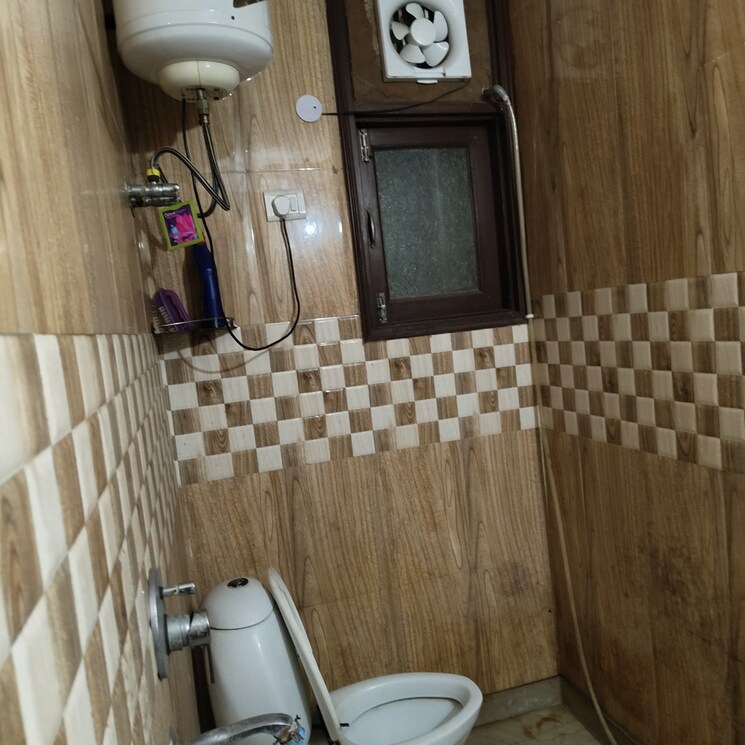 Bathroom, gautam nagar 1 Bedroom 600 Sq.Ft. Builder Floor In Gautam Nagar Delhi 8786792