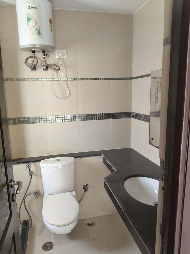 Bathroom, unitech-uniworld-gardens-2 3 Bedroom 1288 Sq.Ft. Apartment In Sector 47 Gurgaon 8786254