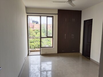 Room in 3 BHK Apartment at Unitech Uniworld Gardens 2, Sector 47 – for Rent