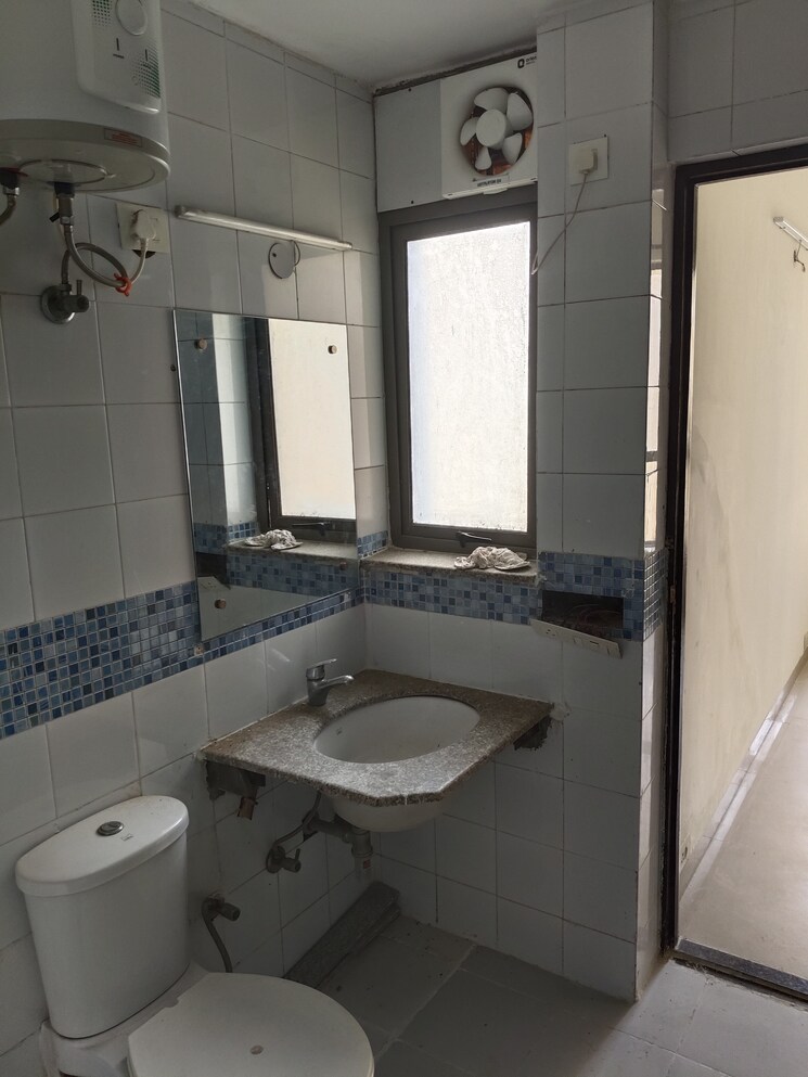 Bathroom, unitech-uniworld-gardens-2 3 Bedroom 1288 Sq.Ft. Apartment In Sector 47 Gurgaon 8786254