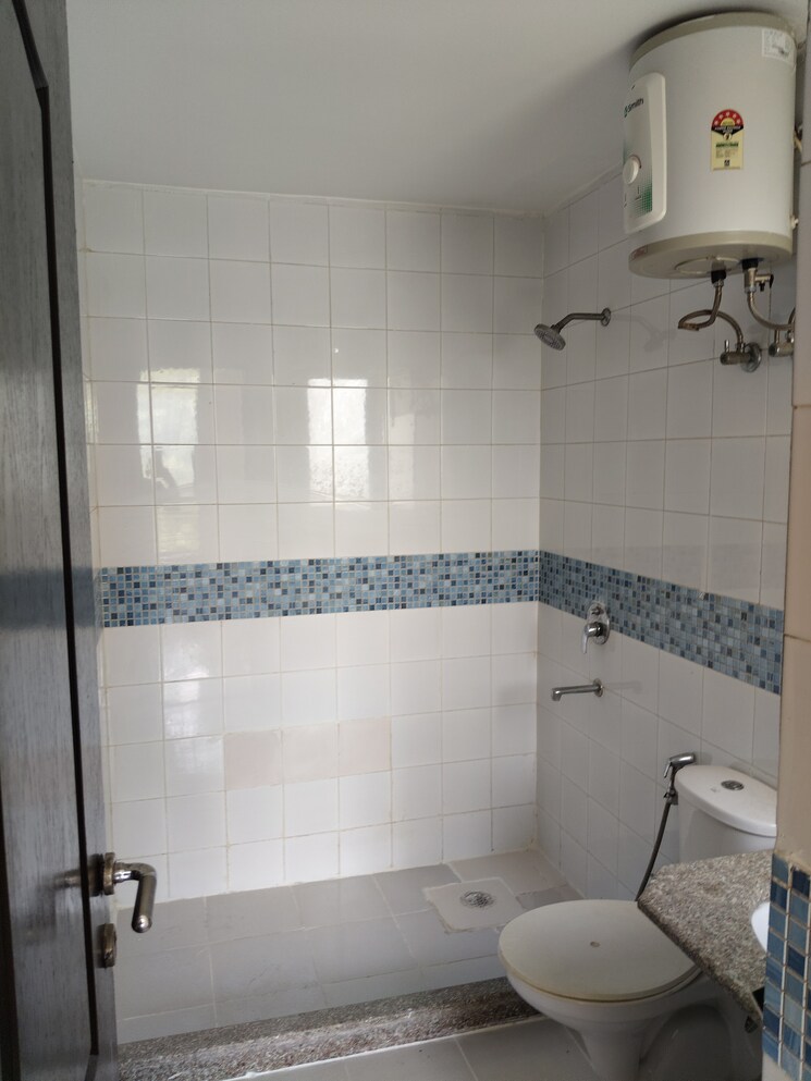 Bathroom, unitech-uniworld-gardens-2 3 Bedroom 1288 Sq.Ft. Apartment In Sector 47 Gurgaon 8786254