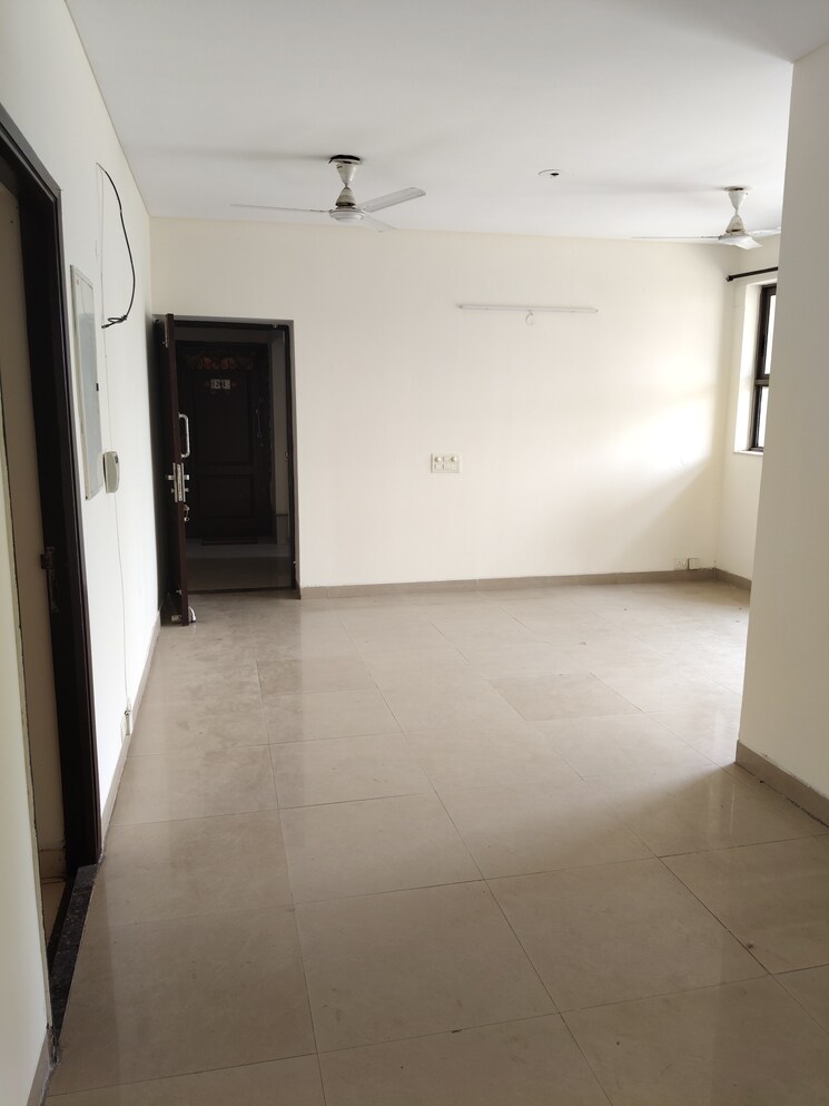 Living Room, unitech-uniworld-gardens-2 3 Bedroom 1288 Sq.Ft. Apartment In Sector 47 Gurgaon 8786254