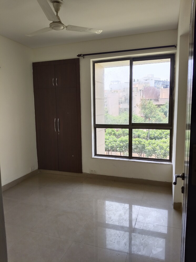 Room, unitech-uniworld-gardens-2 3 Bedroom 1288 Sq.Ft. Apartment In Sector 47 Gurgaon 8786254