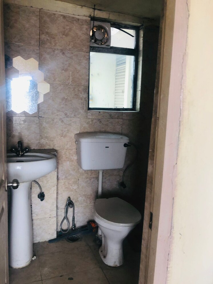 Bathroom, paras-seasons 3 Bedroom 1130 Sq.Ft. Apartment In Sector 168 Noida 8786799