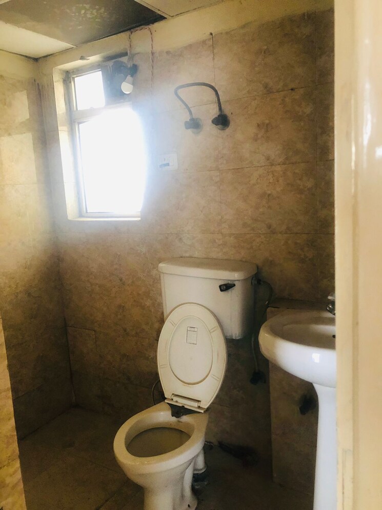 Bathroom, paras-seasons 3 Bedroom 1130 Sq.Ft. Apartment In Sector 168 Noida 8786799