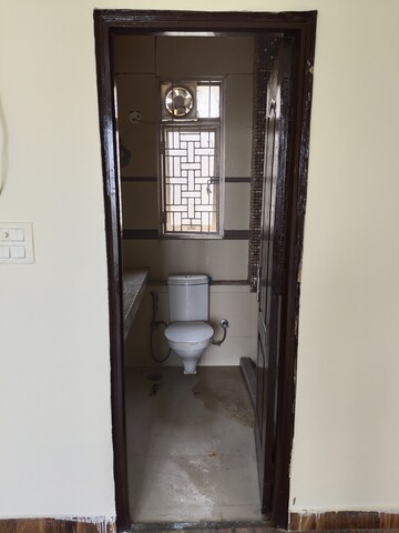 Furnished Amenities in 2 BHK Apartment at Unitech Uniworld Gardens 2, Sector 47 – for Rent