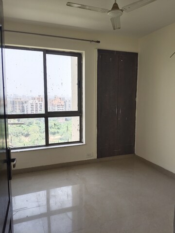 Room in 2 BHK Apartment at Unitech Uniworld Gardens 2, Sector 47 – for Rent