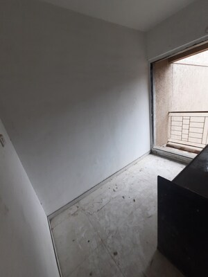 Room in 1 BHK Apartment at Kyraa Park, Balkum Pada – for Sale